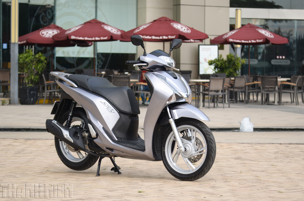  Cần Bán HONDA SH 150i ABS  việt Nam   ĐKLĐ T82017 màu Trắng  odo  8000km ngay chủ đứng bán  2banhvn